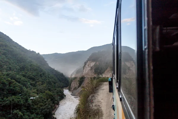 Strada in una valle del fiume Coroico — Foto Stock