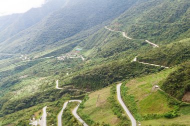 Dağ yolundan Yanamanchi Vadisi