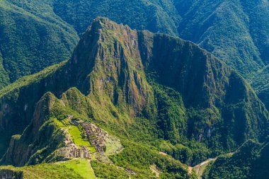 Machu Picchu Harabeleri havadan görünümü 