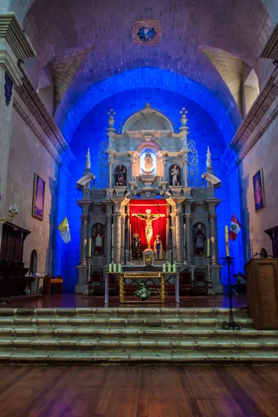 Interior da catedral em Puno — Fotografia de Stock