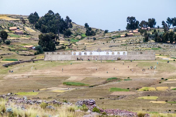 Campo di calcio sull'isola di Amantani — Foto Stock