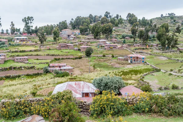 Dorp op Taquile eiland — Stockfoto