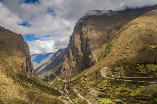 Strada tortuosa da Olllantaytambo a Quillabamba — Foto Stock