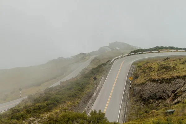 Klikaté silnici od Olllantaytambo do Quillabamba — Stock fotografie
