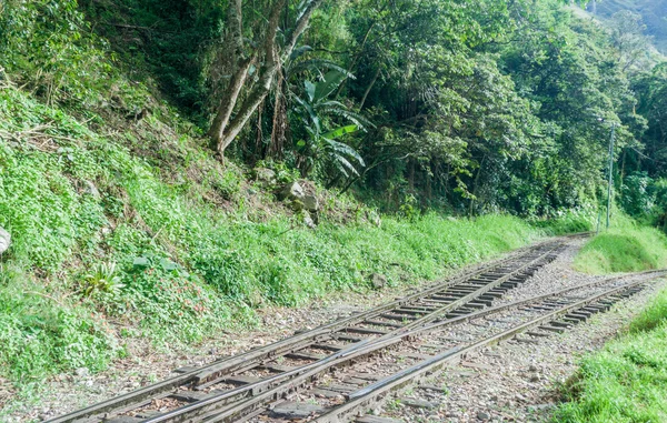 Railway track in Urubamba river valley — Stock Photo, Image