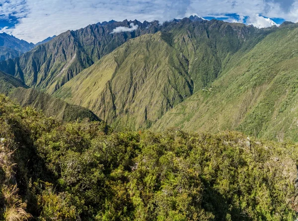 Montagne ripide vicino a Machu Picchu — Foto Stock