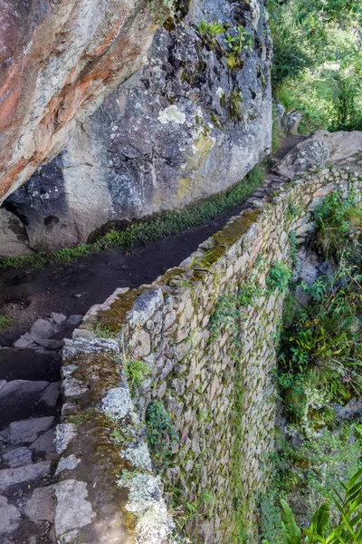 Camino Inca tallado en un muro de piedra — Foto de Stock