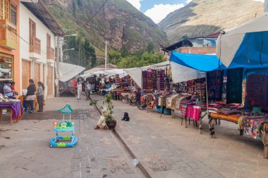 Pisac ünlü yerli pazarda