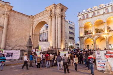  Anti-araştırma protesto katılımcılar: Arequipa, Peru