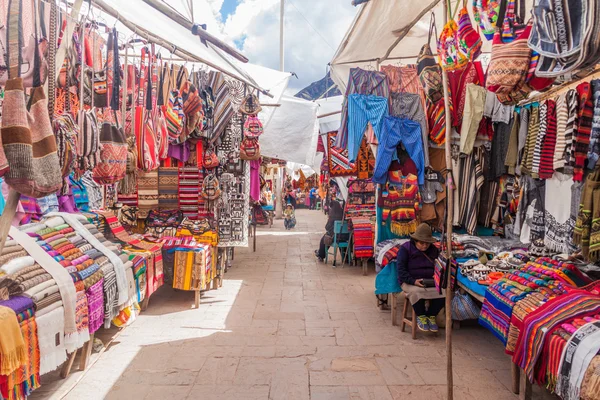 Famoso mercado indígena en Pisac — Foto de Stock