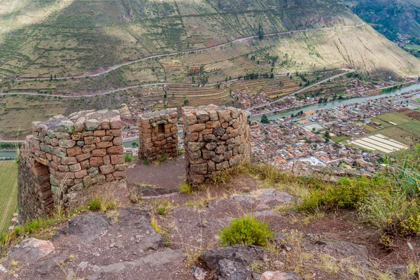 Ruinen der alten Inka im Dorf Pisac — Stockfoto