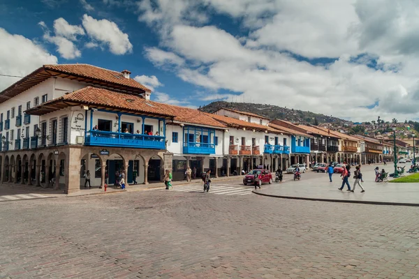 Колоніальний будинків, на площі Плаза де Армас у місті Cusco — стокове фото