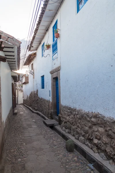 Pequeno beco no bairro de San Blas em Cuzco — Fotografia de Stock