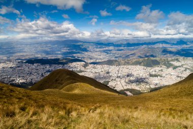Quito havadan görünümü