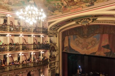 İnsanlar Teatro Amazonas bir konser ziyaret