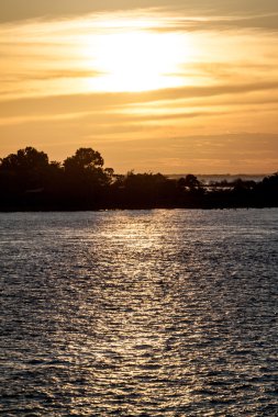 Amazon nehrinde gün batımı