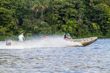 Oyapock Nehri feribot