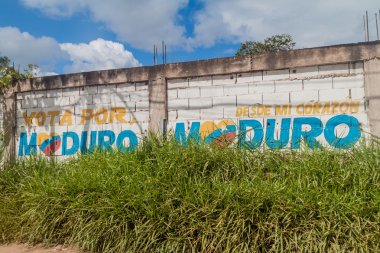 El boyalı seçim afişleri