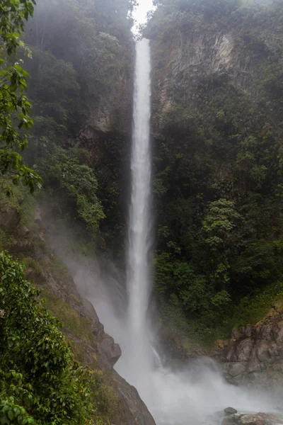 Machay waterval in Ecuador — Stockfoto