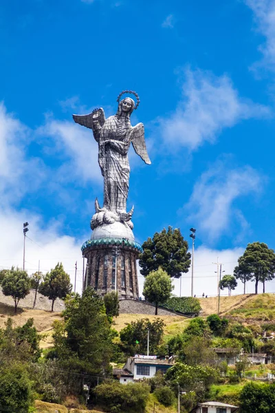 Maagd van Quito standbeeld — Stockfoto