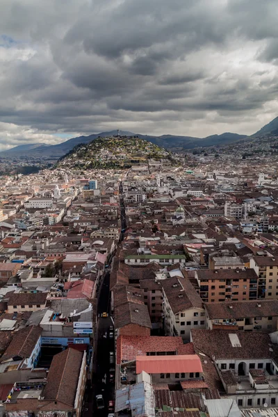 Vista aérea de Quito —  Fotos de Stock