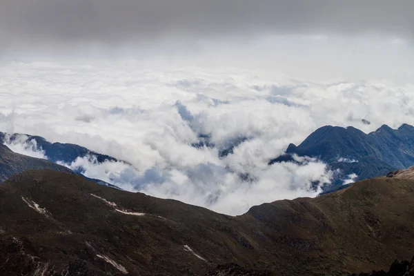 Ecuadorian mountains in clouds — Stock Photo, Image