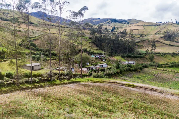 Pequena aldeia nas montanhas do Equador — Fotografia de Stock