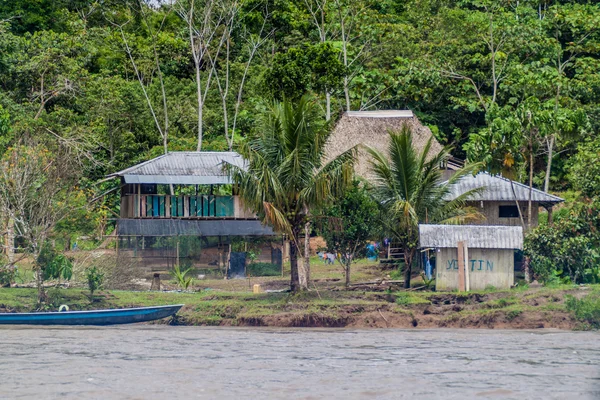 Village by river Napo — Stock Photo, Image