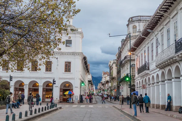 Antiguos edificios coloniales en el centro de Cuenca — Foto de Stock