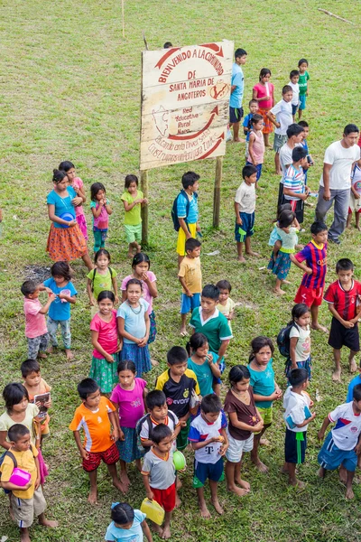 Bambini del villaggio Santa Maria de Angoteros — Foto Stock