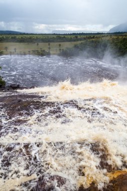 Canaima Lagoon şelaleler