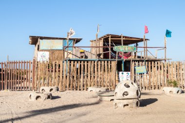 Küçük bir balıkçı köyü okulda Kitesurfing 