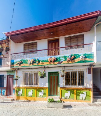Guatape köy evi dekore edilmiş