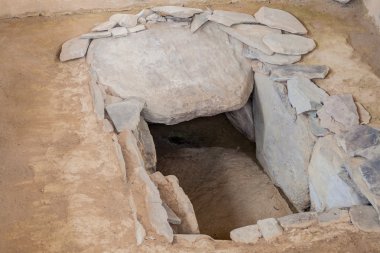 Alto de los Idolos arkeolojik sitesinde bulunan mezar