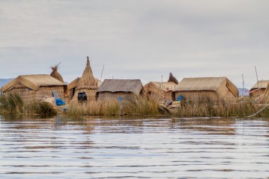 Uros yüzen Adaları