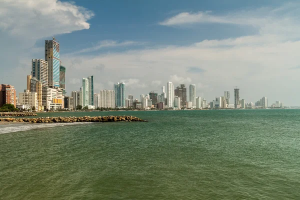 Des gratte-ciel dans le quartier de Boca Grande à Cartagena — Photo