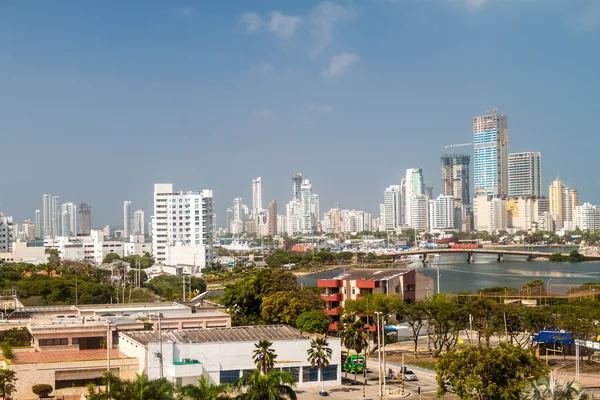 Des gratte-ciel dans le quartier de Boca Grande à Cartagena — Photo