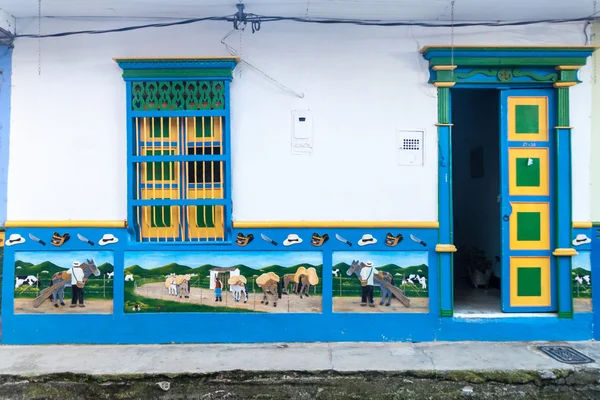 Casa decorada na aldeia de Guatape — Fotografia de Stock