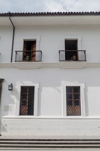 Traditional white building in colonial city Popayan — Stock Photo, Image