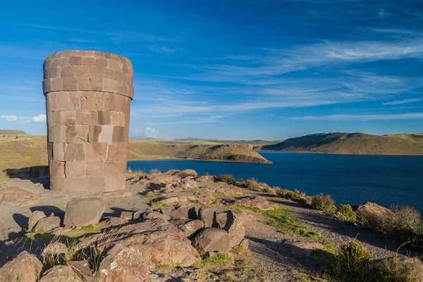 Ruiny pogrzebowe wieże Sillustani — Zdjęcie stockowe