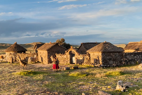 Piccolo insediamento vicino a Puno, Perù — Foto Stock