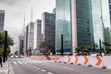 Sao Paulo, Brezilya - 2 Şubat 2015: Gökdelenler Avenida Paulista, Sao Paulo, Brezilya boyunca görünümünü