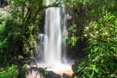 Şelale Salto Chico Iguacu (Iguazu) adlı bir kenarlık ve Arjantin düşme