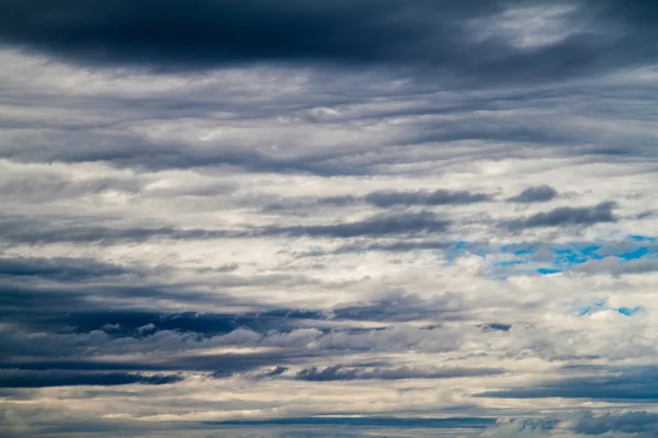 Yüksek Gökyüzünde Bulutlar Görünümünü — Stok fotoğraf