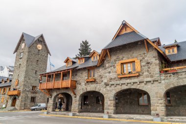 San Carlos De Bariloche, Argentina - 16 Mart 2015: Bariloche, Arjantin için ana meydanında Kültür Merkezi.