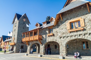 San Carlos De Bariloche, Argentina - 16 Mart 2015: Bariloche, Arjantin için ana meydanında Kültür Merkezi.