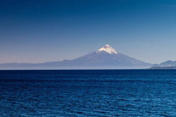 Θέα Ηφαίστειο Osorno Πέρα Από Λίμνη Γιανκουίουε Χιλή — Φωτογραφία Αρχείου