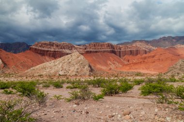 Renkli kaya oluşumları Quebrada de Cafayate, Arjantin