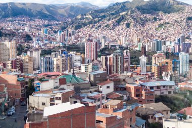 La Paz, Bolivya'nın merkezi binalarda