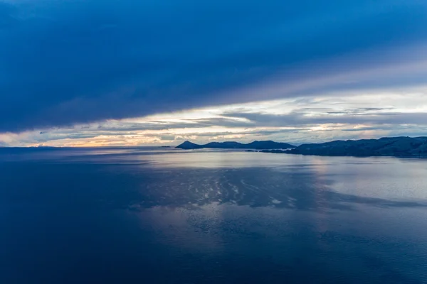 Puesta Sol Sobre Lago Titicaca Detrás Isla Del Sol Bolivia —  Fotos de Stock